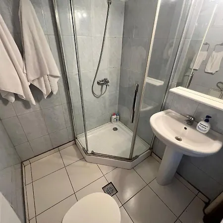 Апартаменти Cozy Near Coltea Hospital Old Town Бухарест