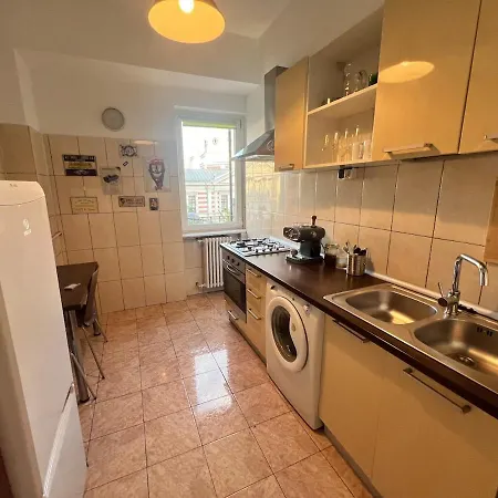 Апартаменти Cozy Near Coltea Hospital Old Town